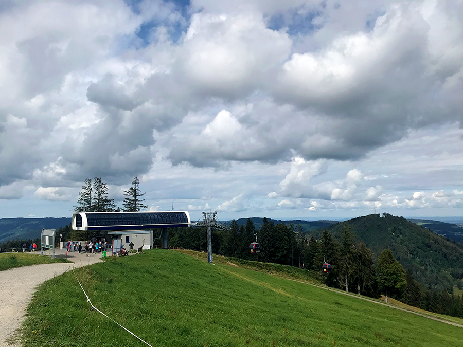 Nach unserem Spaziergang geht es zurück zur Bergstation des Hündle.