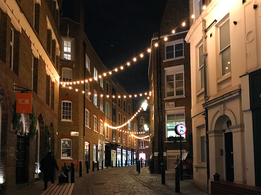 Auch die Nebenstraßen im Covent Garden wirken so anheimelnd mit ihren schönen Lichterketten!