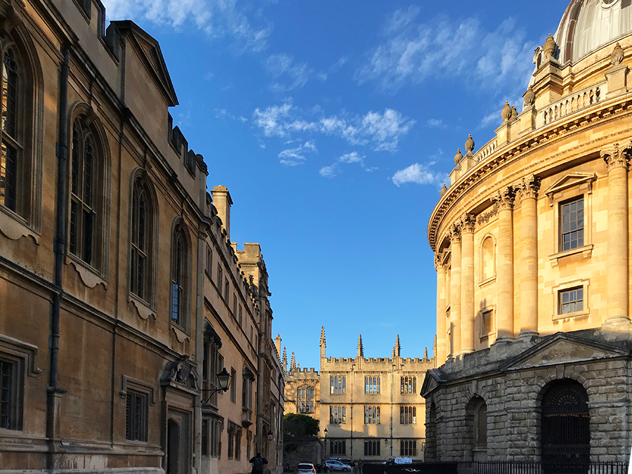 Einmal rund um die "Radcliffe Camera" in Oxford gegangen - ein faszinierender Bau!