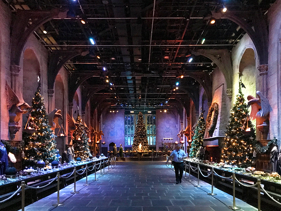 Die große Halle von Hogwarts, passend zum "Hogwarts in the Snow"-Thema unseres Besuchs in der Winterzeit weihnachtlich geschmückt.