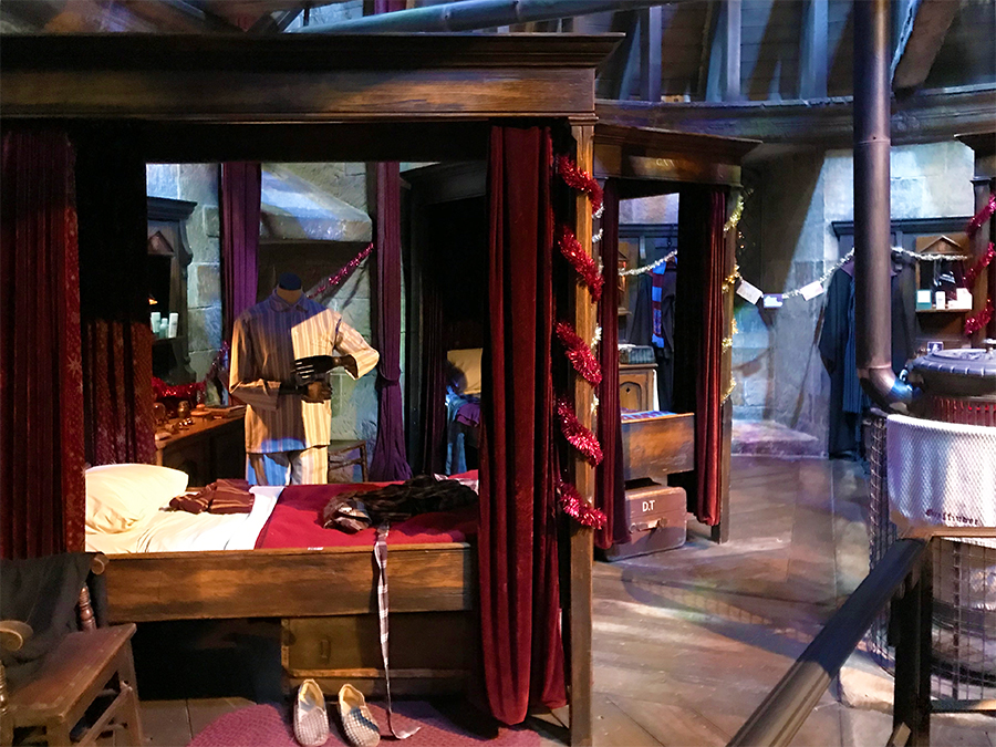 Der Schlafsaal von Harry und Ron in Gryffindor.