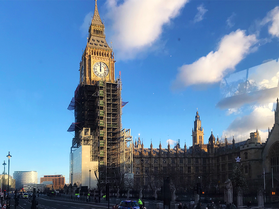 Frisch renoviert und ready für die nächsten paar hundert Jahre: Der Big Ben strahlt wieder in der Sonne.