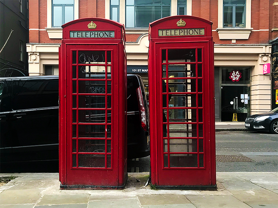 Welcome to London! Wahrzeichen der Stadt: Die typischen, roten Telefonzellen.